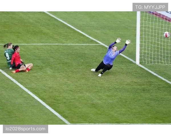 任意球判罚争议：哪些触碰算犯规容易被忽视？